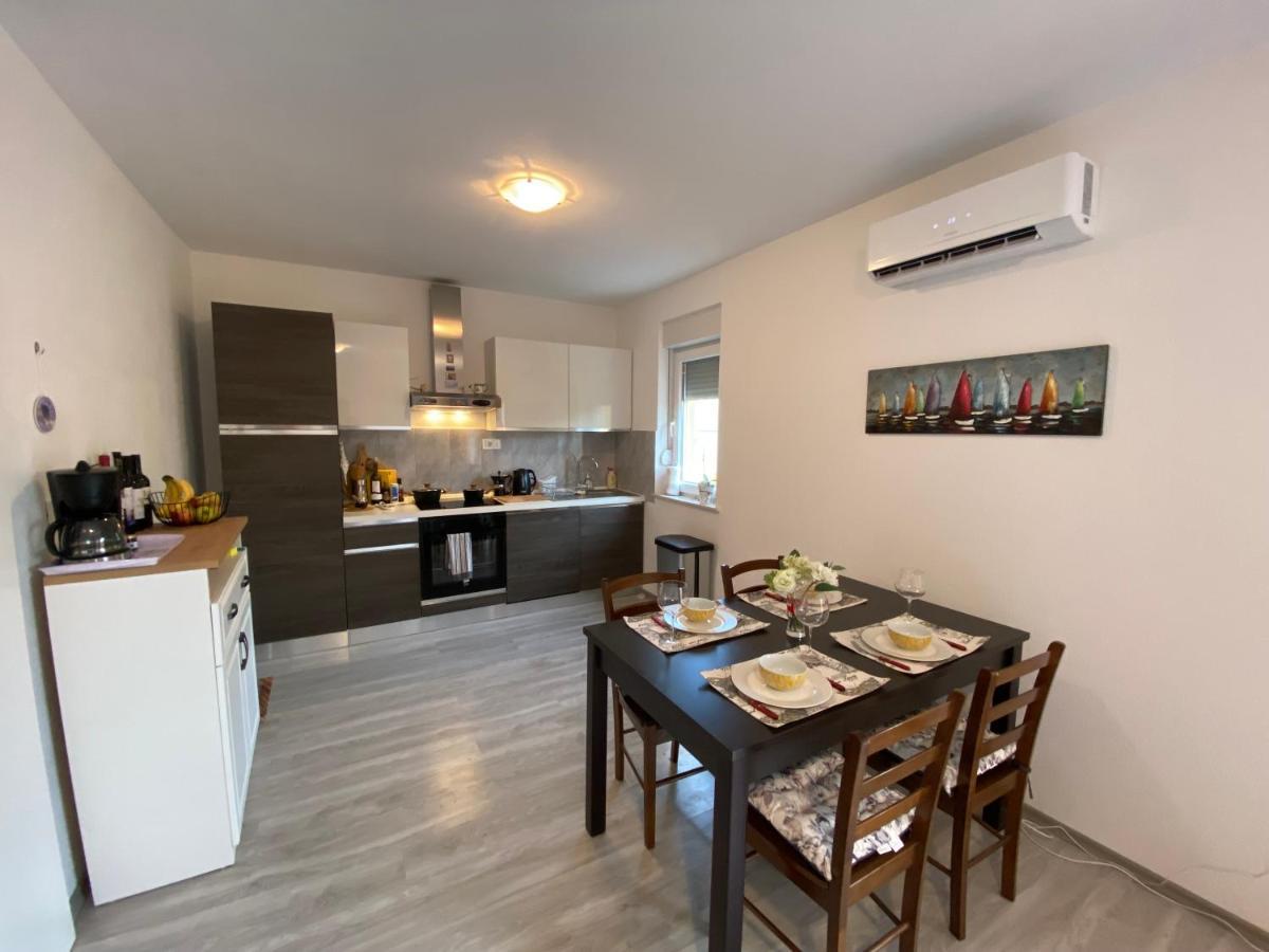 Spacious Apartment Close To The Sea In Split Area Kaštela المظهر الخارجي الصورة