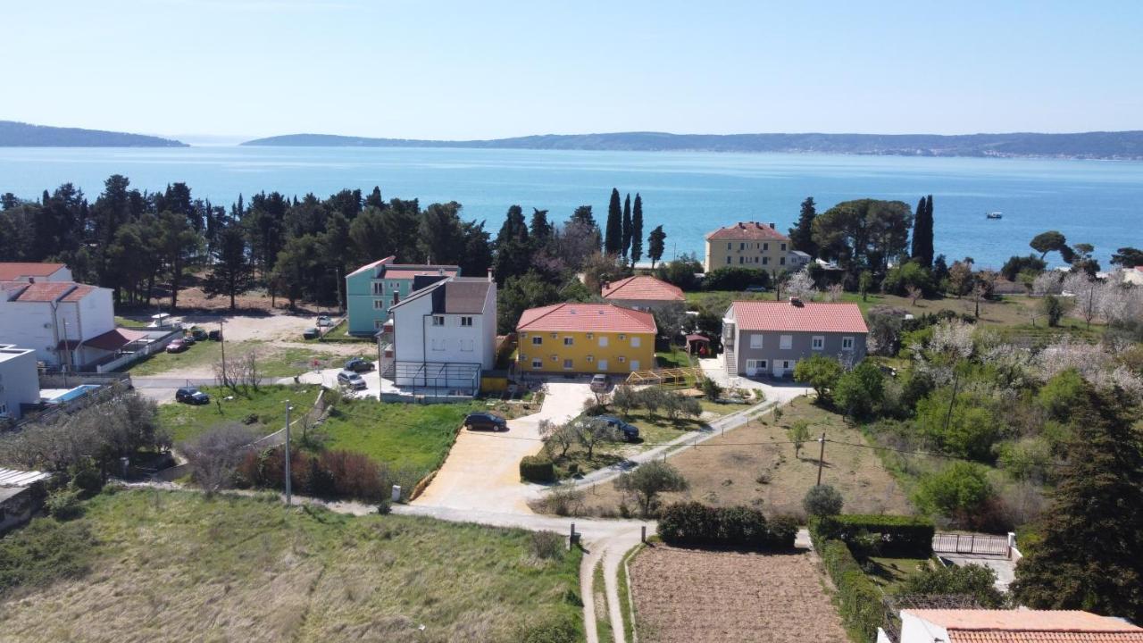 Spacious Apartment Close To The Sea In Split Area Kaštela المظهر الخارجي الصورة